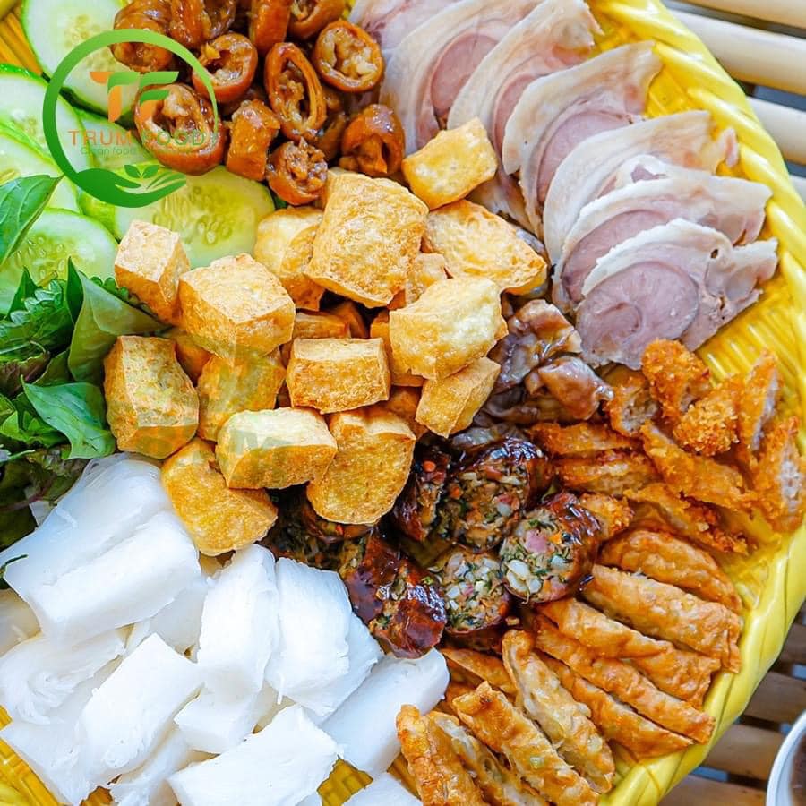 Capture the bold flavors of Hanoi’s street food gem